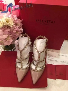 Valentino Rockstuds Beige patent leather